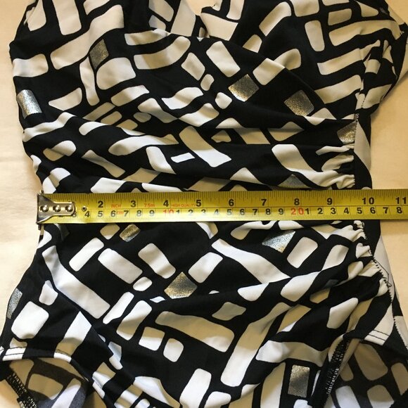 Miraclesuit 'Must Have' One-Piece Allover Slimming Underwire Swimsuit - Picture 12 of 16
